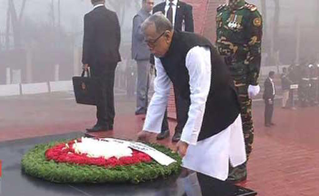 বুদ্ধিজীবী স্মৃতিসৌধে রাষ্ট্রপতি আবদুল হামিদের শ্রদ্ধা।।
