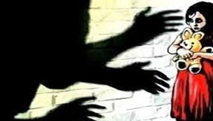 নিজের মেয়েকে ৬০০ বার ধর্ষণের দায়ে বাবার ১২,০০০ বছরের জেলের সম্ভবনা   