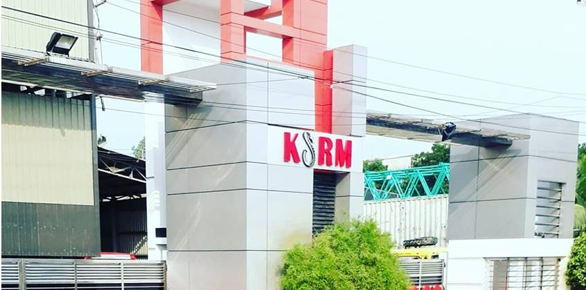 ক্ষতিগ্রস্তদের পাশে দাড়িয়ে মানবিকতার নজির গড়লেন কবির গ্রুপের কর্নধার মোহাম্মদ শাহজাহান