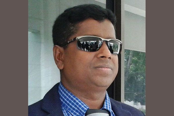 সাংবাদিক লতিফের বিরুদ্ধে ৫৭ ধারায় মামলা নিয়ে ক্লোজ হলেন ডুমুরিয়া থানার ওসি