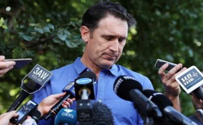 ক্রিকেটে বল বিকৃতি ।। ২৪ ঘন্টার মধ্যে দক্ষিণ আফ্রিকা ছাড়ার নির্দেশ স্মিথ-ওয়ার্নারদের   