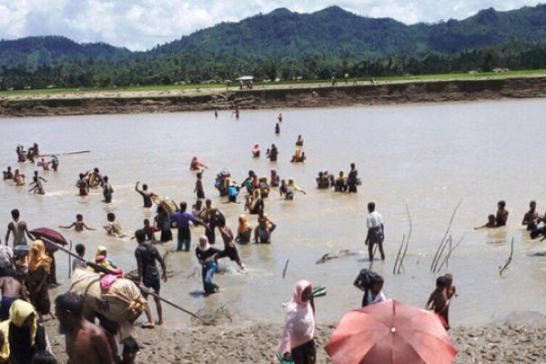 মিয়ানমার সীমান্তে ভয়াবহ মানবিক বিপর্যয় ।। নাফ নদীতে ভাসছে ক্ষত-বিক্ষত শত শত রোহিঙ্গা   