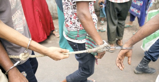 নড়াইলে পুলিশের বিশেষ অভিযানে আটক ৪০।।   