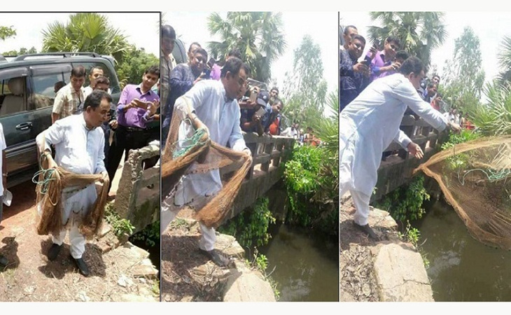 চলতি পথে গাড়ি থেকে নেমে মাছ শিকারে নামলেন মুক্তমনা পরিকল্পনামন্ত্রী আ হ ম মুস্তফা কামাল।।   