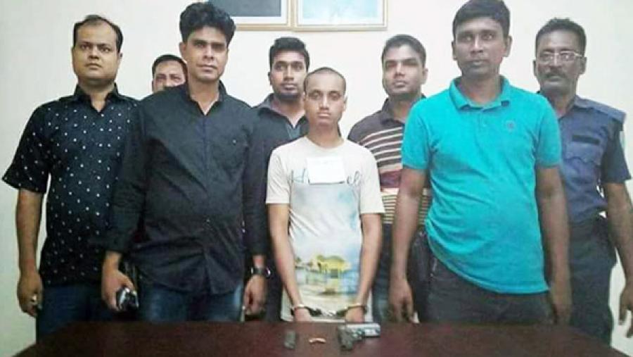 যশোরের সীমান্তবতী এলাকা থেকে অস্ত্র-গুলিসহ মামুন আটক।।   