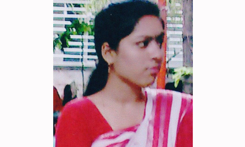 ন্যায় বিচারের আশায় কলেজছাত্রীর লাশ কফিনে সংরক্ষণ করছেন হতভাগ্য বাবা