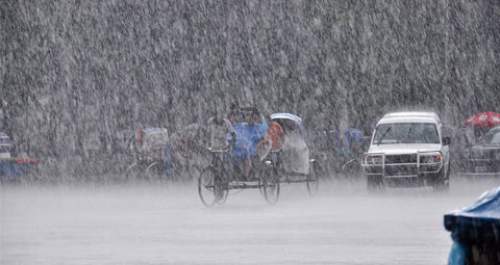 আগামী ২৪ ঘন্টায় দেশের বিভিন্ন স্থানে মাঝারী ধরনের ভারী থেকে ভারী বর্ষণের সম্ভবনা...