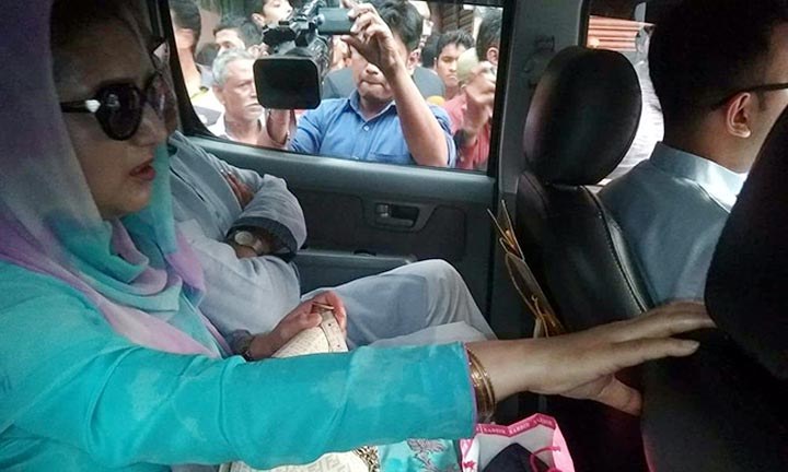 বিএনপি চেয়ারপারসন খালেদা জিয়ার সাথে স্বজনদের সাক্ষাৎ।।