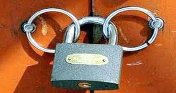 খুলনায় ৩ কোচিং সেন্টারে তালা দিল প্রশাসন
