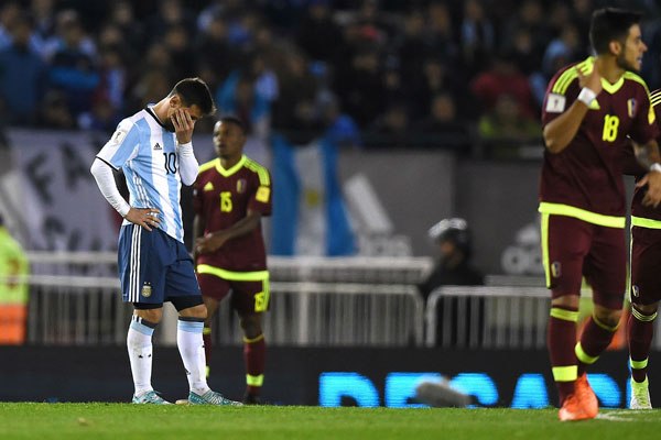 ২০১৮ বিশ্বকাপে সরাসরি খেলার সুযোগটা ফসকে গেল আর্জেন্টিনার ।।   