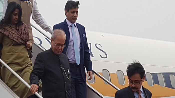 ঢাকায় পৌঁছেছেন ভারতের সাবেক রাষ্ট্রপতি প্রণব মুখার্জি।।   