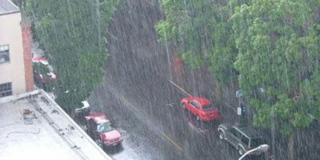 ভেঁপসা গরমের মধ্যেই কাকভোরে রাজধানীতে স্বস্তির বৃষ্টি।।   