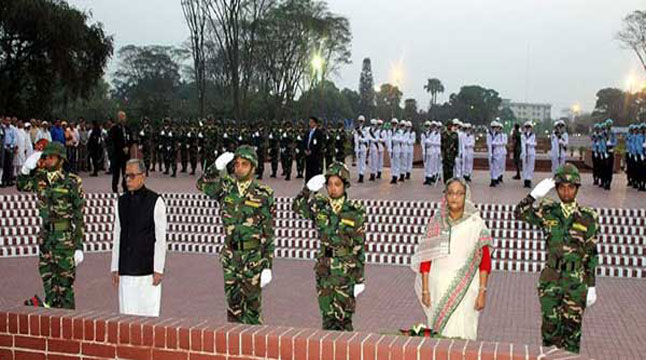 জাতীয় স্মৃতিসৌধে রাষ্ট্রপতি-প্রধানমন্ত্রীর শ্রদ্ধা নিবেদন