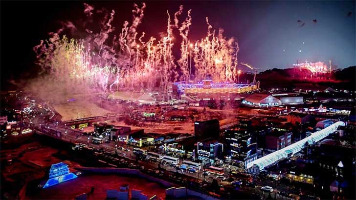 জমকালো অনুষ্ঠানের মধ্য দিয়ে শুরু হল শীতকালীন অলিম্পিক   