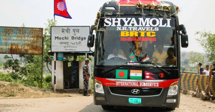 ঢাকা থেকে ছেড়ে যাওয়া বাস এখন ভারতের সীমান্ত অতিক্রম করে কাঠমান্ডুর পথে।।