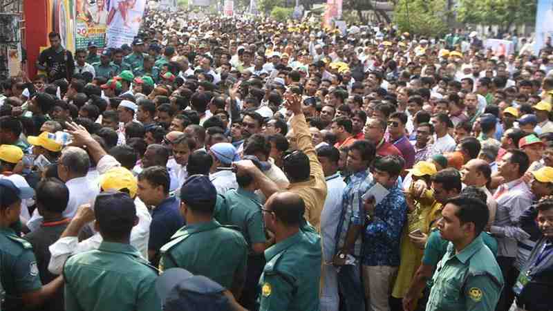 ৭ মার্চের সমাবেশে যোগ দিতে সোহরাওয়ার্দী উদ্যানে আওয়ামীলীগ নেতাকর্মীদের ঢল।।