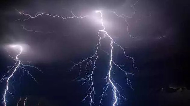 ভারতে অন্ধ্র প্রদেশে ১৩ ঘণ্টায় ৩৬ হাজার বজ্রপাত।।