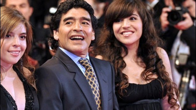 চুরির দায়ে মেয়েকে জেলে পাঠাতে চান ফুটবলার ম্যারাডোনা।।   