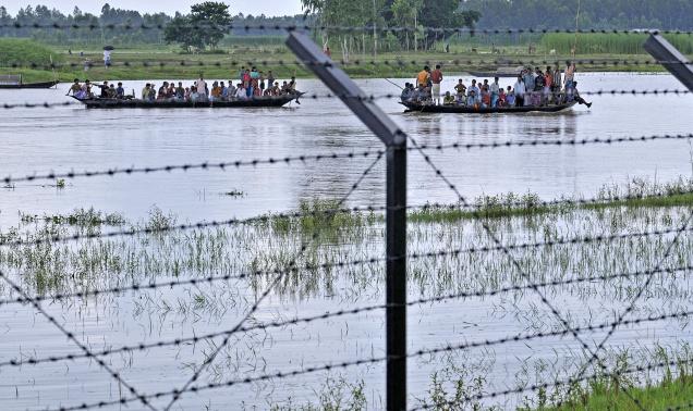 অবৈধ অনুপ্রবেশ ঠেকাতে প্রথমবারের মতো পানির তলায় সেন্সর বসাচ্ছে বিএসএফ।।   