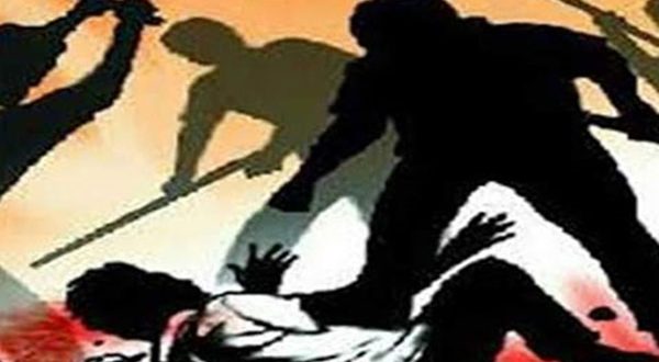 মোবাইল ফোনে এক ছাত্রীর ছবি তোলার ঘটনা নিয়ে ফরিদপুর পিটুনিতে এক যুবক নিহত   
