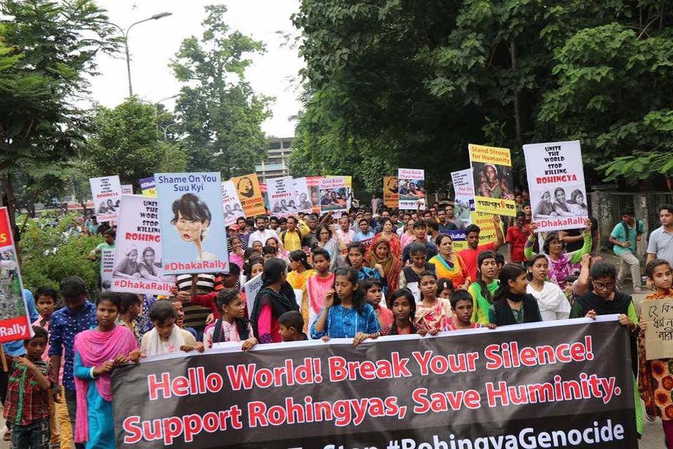 আগামী ৩ দিনের মধ্যে রোহিঙ্গাদের নির্যাতন বন্ধ না হলে ঢাকার মিয়ানমার দূতাবাস ঘেরাও করবে গণজাগরণ মঞ্চ   