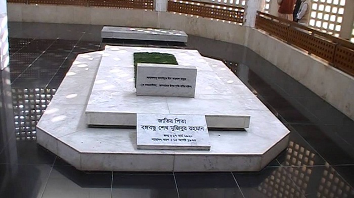 শোকাবহ আগষ্টের প্রথমদিনে জাতীর জনকের সমাধীতে বিভিন্ন সংগঠনের শ্রদ্ধা নিবেদন।।   