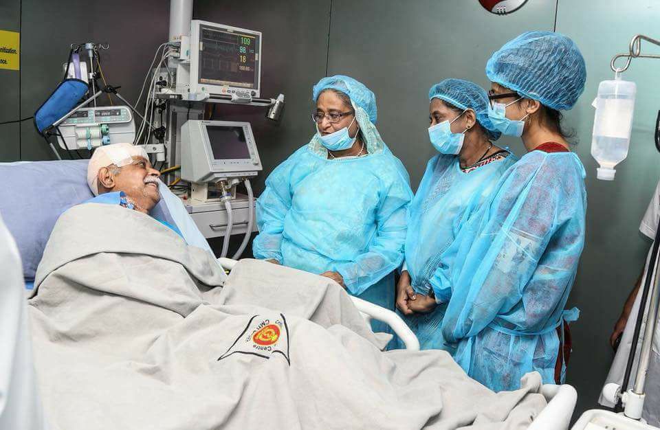 ড. মুহম্মদ জাফর ইকবালকে দেখতে হাসপাতালে যান প্রধানমন্ত্রী শেখ হাসিনা   