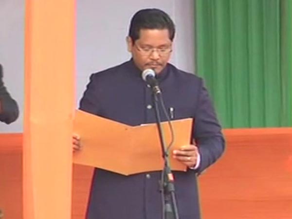 ভারতের মেঘালয় রাজ্যের মুখ্যমন্ত্রী হিসেবে শপথ নিলেন কনরাড সাংমা।   