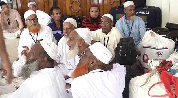আজও বাংলাদেশ বিমানের ৩টি হজ ফ্লাইট বাতিল।।