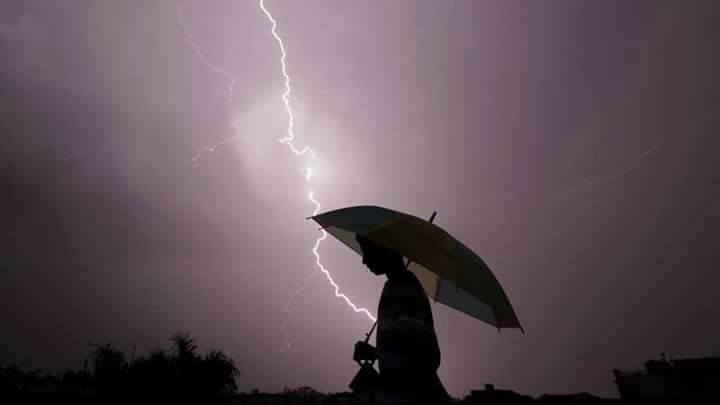 আজ থেকে বৃষ্টি, ঝড় ও বিদ্যুৎ চমকানো বাড়তে পারে।।