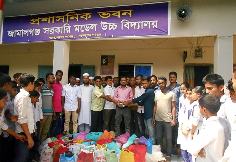 জামালগঞ্জে মডেল হাই স্কুলের উদ্যোগে রোহিঙ্গাদের সহায়তায়