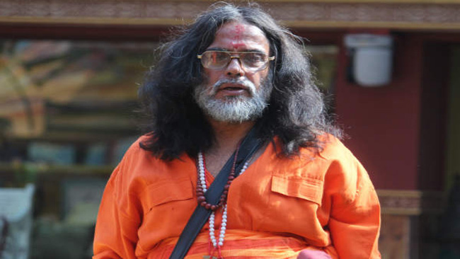 চুরির অভিযোগে গ্রেফতার হলেন ভারতের স্বঘোষিত সাধু স্বামী ওম।।