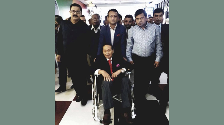 চিকিৎসা শেষে দেশে ফিরেছেন পার্টির চেয়ারম্যান হুসেইন মুহম্মদ এরশাদ।