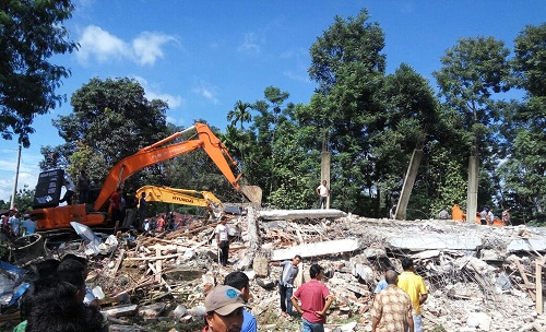 ইন্দোনেশিয়ায় ঘূর্ণিঝড়ে নিহতের সংখ্যা বেড়ে ২৭ জন।   