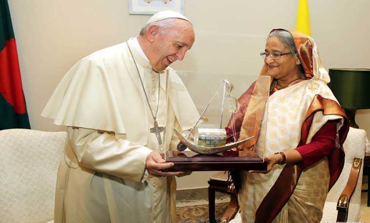 সফররত ক্যাথলিক প্রধান ধর্মগুরু পোপের সঙ্গে প্রধানমন্ত্রী শেখ হাসিনার সাক্ষাৎ।।      