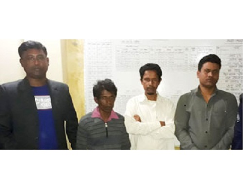 মাধ্যমিকের সরকারি বই পাচারকালে শিক্ষা বিভাগের কর্মচারীসহ আটক ৬।।   
