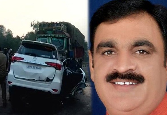 ভারতের গুজরাটে সড়ক এমএলএসহ নিহত ৪ জন।