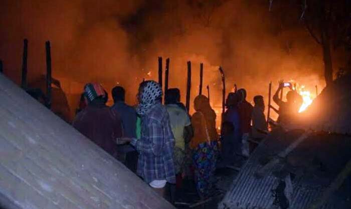 মহাখালীর করাইল বস্তিতে  আগুন ।।