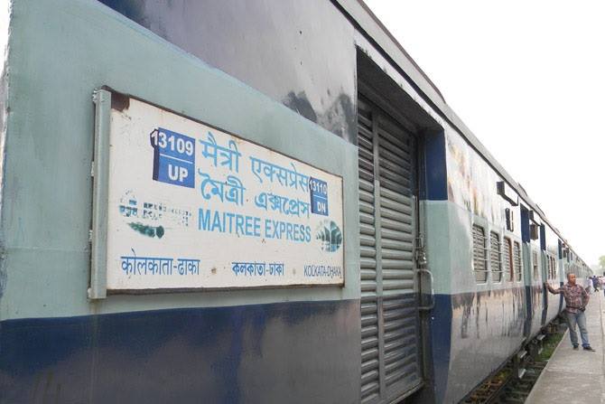 কলকাতা গামী ট্রেন যাত্রীর জন্য সুখবর ।। মৈত্রী এক্সপ্রেস প্যাসেন্জারদের ইমিগ্রেশন হবে ঢাকাতেই