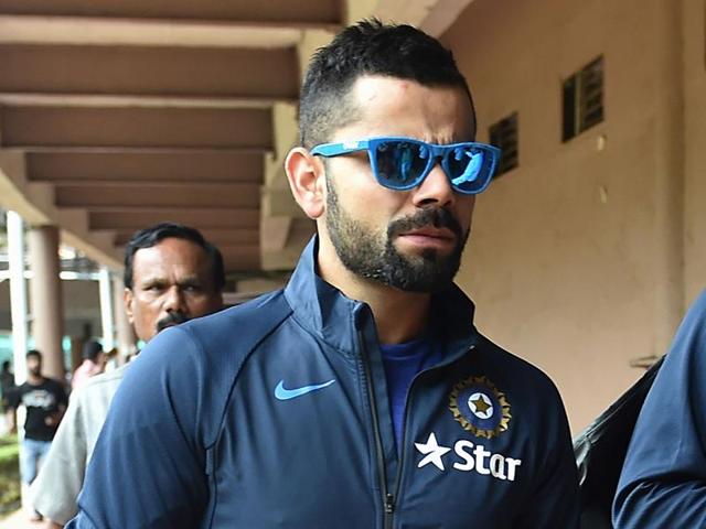 করণ জোহরের পরবর্তী ছবিতে নায়ক হিসেবে চান ক্রিকেটার বিরাট কোহলিকে।   