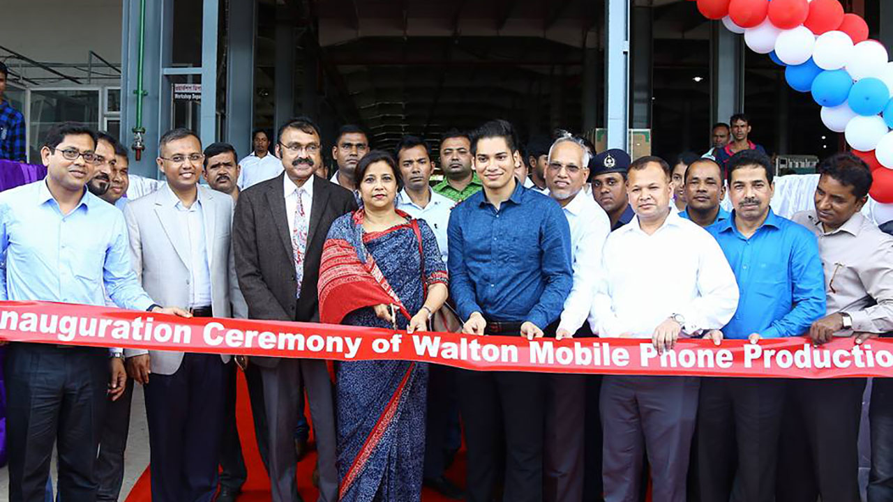 দেশের প্রথম স্মার্টফোন কারখানা উদ্বোধন করলেন প্রতিমন্ত্রী তারানা হালিম
