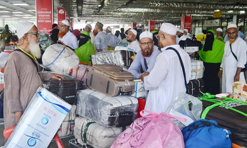 ভিসা জটিলতায় আজকেরও প্রথম হজ ফ্লাইটও বাতিল।।