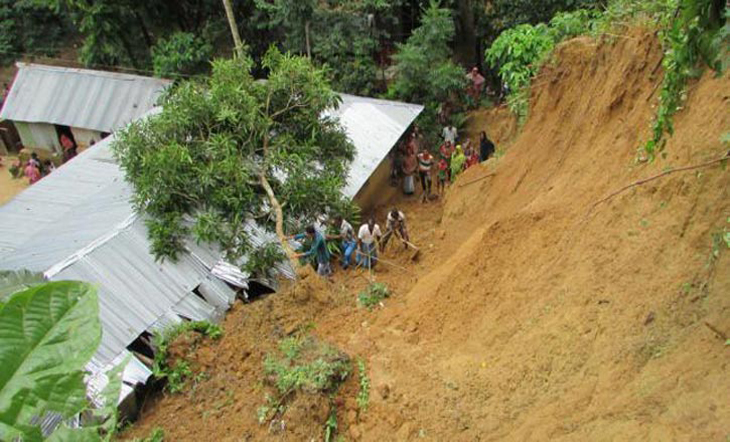চট্টগ্রামের সীতাকুণ্ডে পাহাড়ধসে একই পরিবারের ৫জন নিহত।।   
