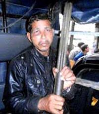 র‍্যাব-কোষ্টগার্ডের যৌথ অভিযানে অস্ত্র সহ বনদস্যু আটক : ১ আরও জেলে অপহরিত