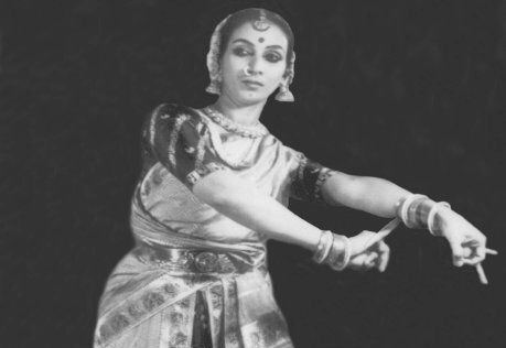 চলে গেলেন বিশ্বখ্যাত ধ্রুপদী নৃত্যশিল্পী মৃণালিনী সারাভাই