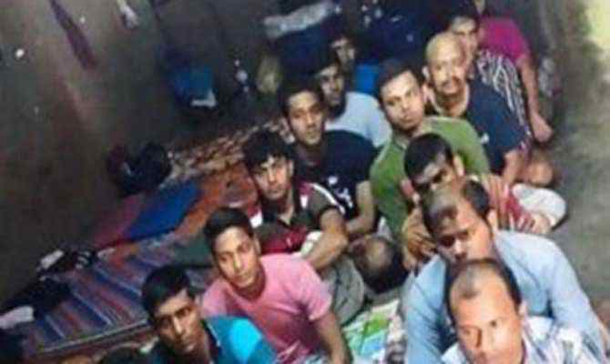 মালয়েশিয়ায় পাচারকারীদের হাত থেকে ২৭ বাংলাদেশি উদ্ধার করেছে পুলিশ ।। আটক ৩ পাচারকারী