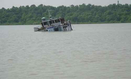 সুন্দরবনের শ্যালা নদীতে আবারও জাহাজ ডুবি ।।