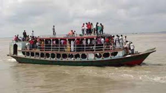 বৈরি আবহাওয়া বরিশালে ছোট লঞ্চ চলাচল বন্ধের নির্দেশ....