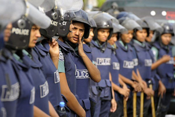 তালিকাভূক্ত সন্ত্রাসী ও ভুভুজেলার বিরুদ্ধে অভিযানে পুলিশ ।।