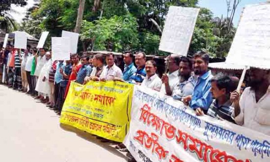 সুন্দরবনে জেলেদের পাসপারমিট খুলে দেয়ার দাবিতে মানববন্ধন।।
